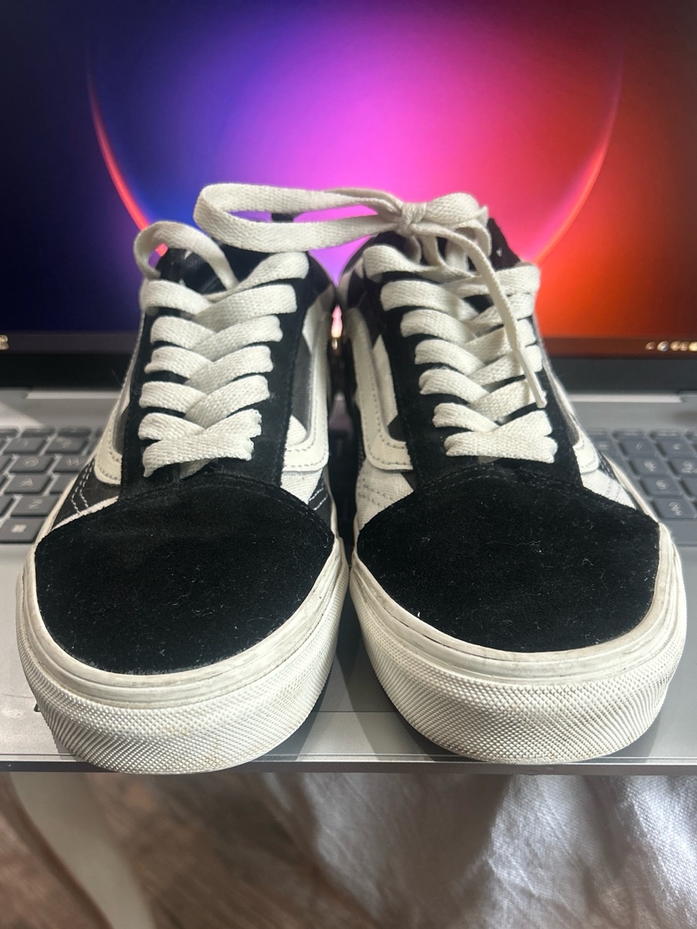 Classic Black & White Skate Sneakers Unisex (M) 6.5 (W) 8